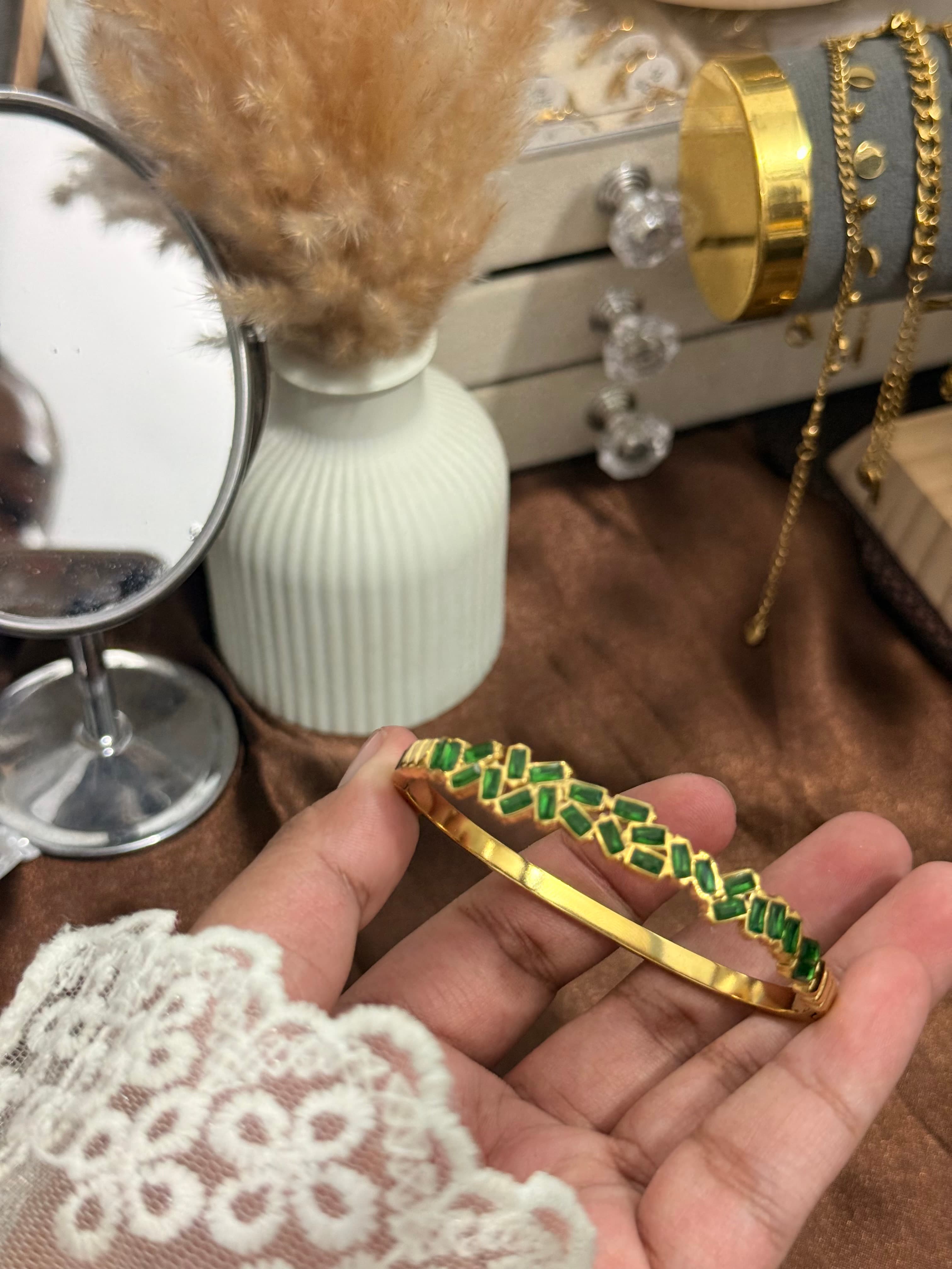 Emerald queen bracelet alternate view