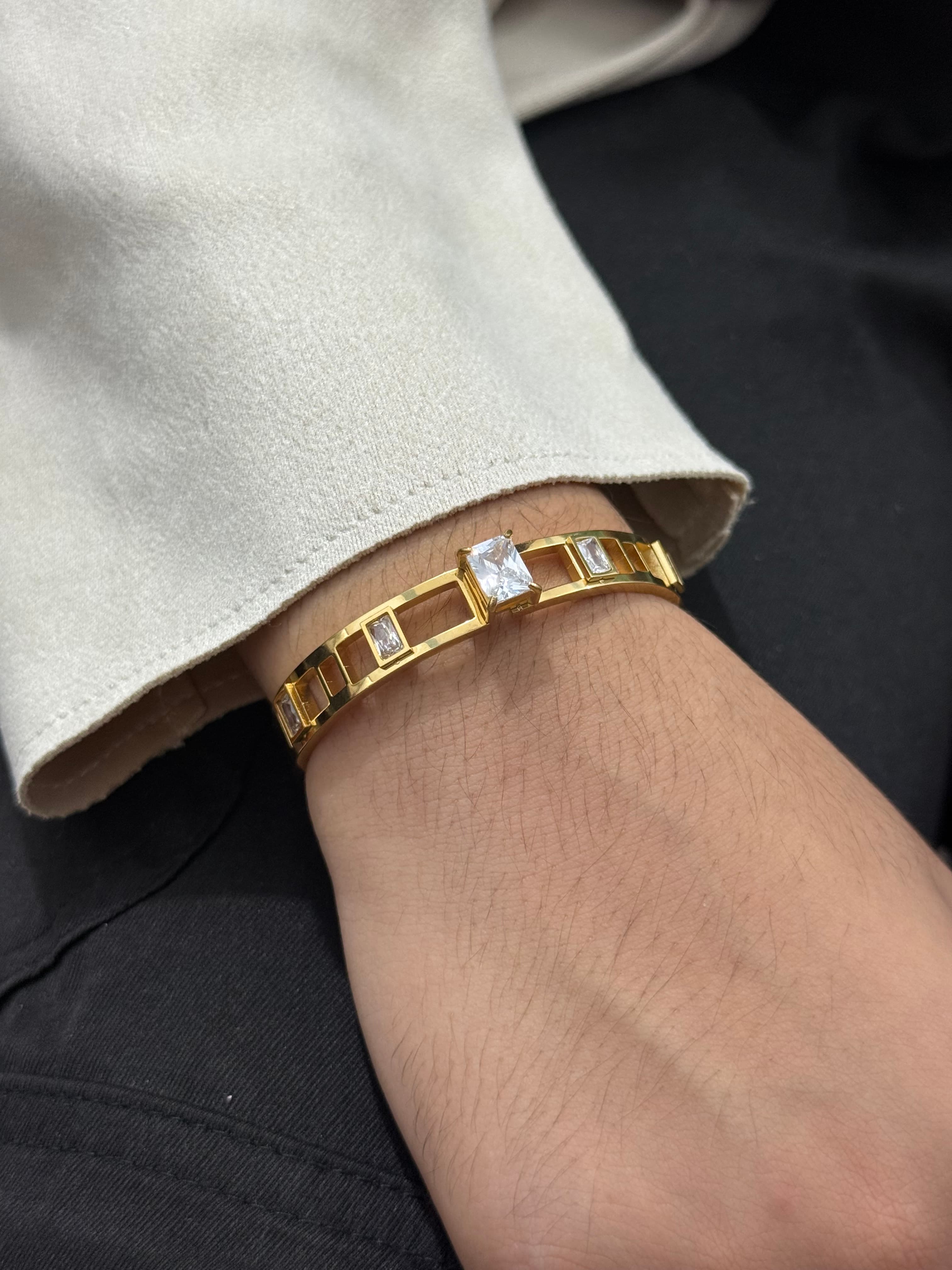 Majestic Solitaire Bracelet